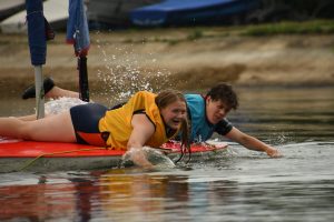 Blue versus yellow team paddling